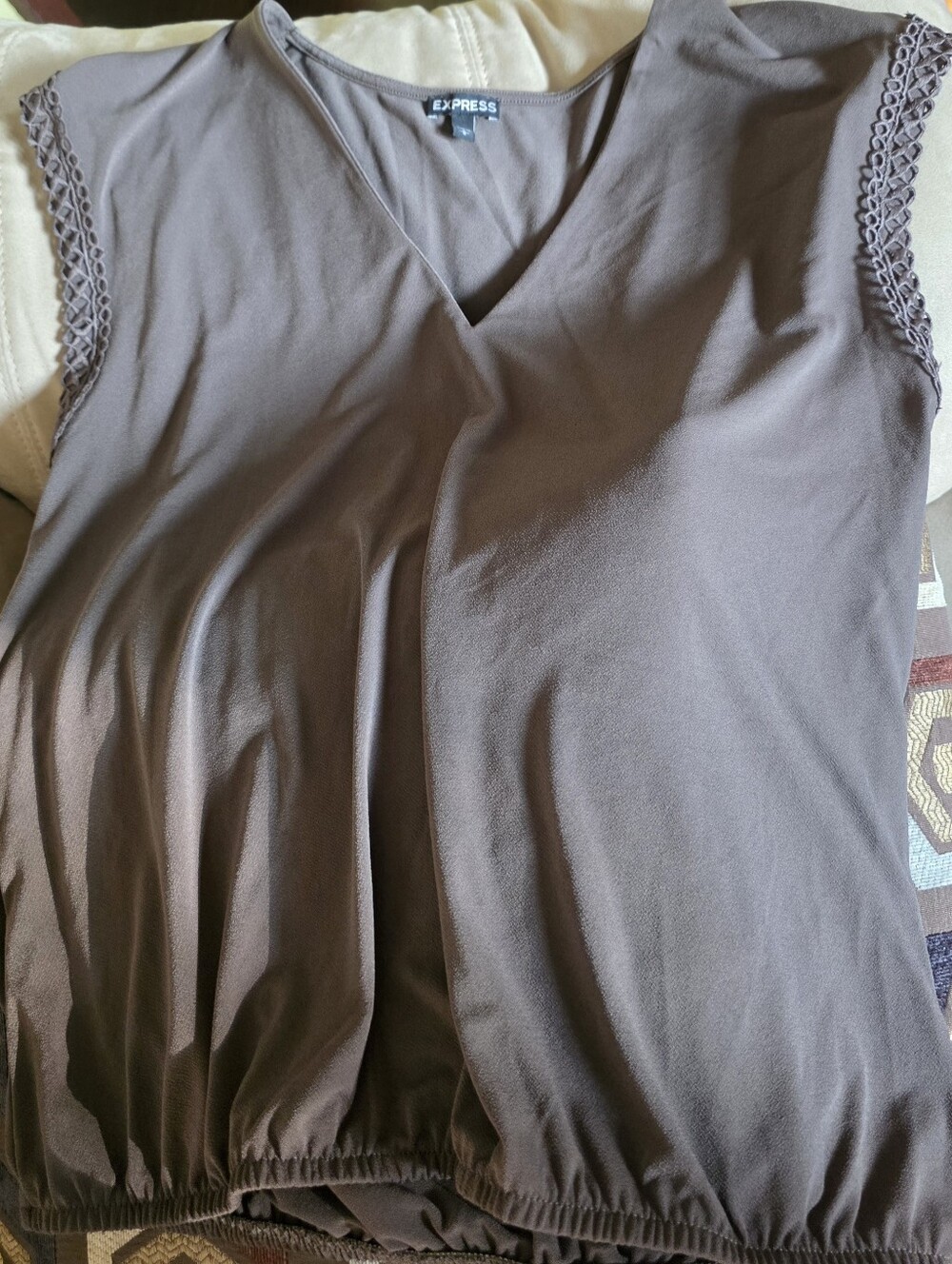 Khaki Green Elastic Bottom Tee Sz L